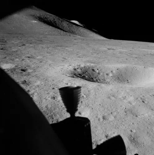 Blick aus Fenster des Lunar Module von Apollo 15